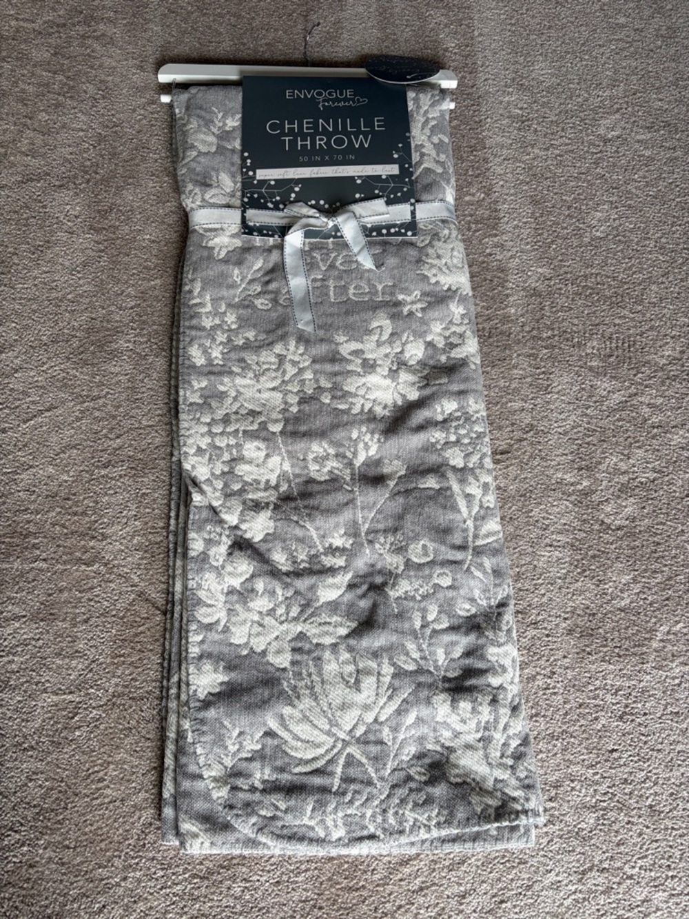 NWT - Chenille throw by Envogue Forever 50” x 70”